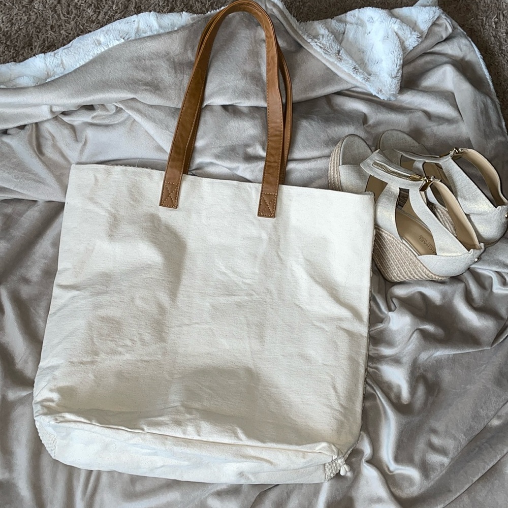 SONOMA WOVEN GOLD METALLIC TOTE WITH FAUX LEATHER HANDLES - Picture 3 of 11